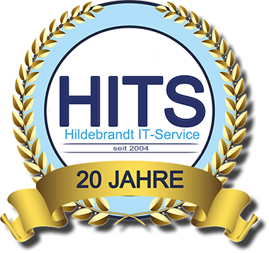 Ein kreisförmiges Logo mit einem goldenen Lorbeerkranz und einem blauen Rand. In der Mitte steht